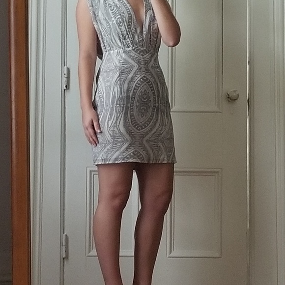 Plunging Neckline, Backless Cocktail Dress - Picture 5 of 6